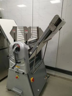 500mm مخبز العجين المغطي بملاءة آلة Yasur 0.75kw بكرة العجين الثقيلة القابلة لإعادة النظر
